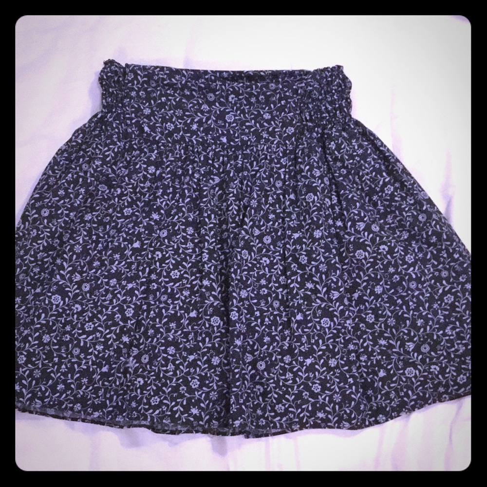 Floral print skirt in black & grey